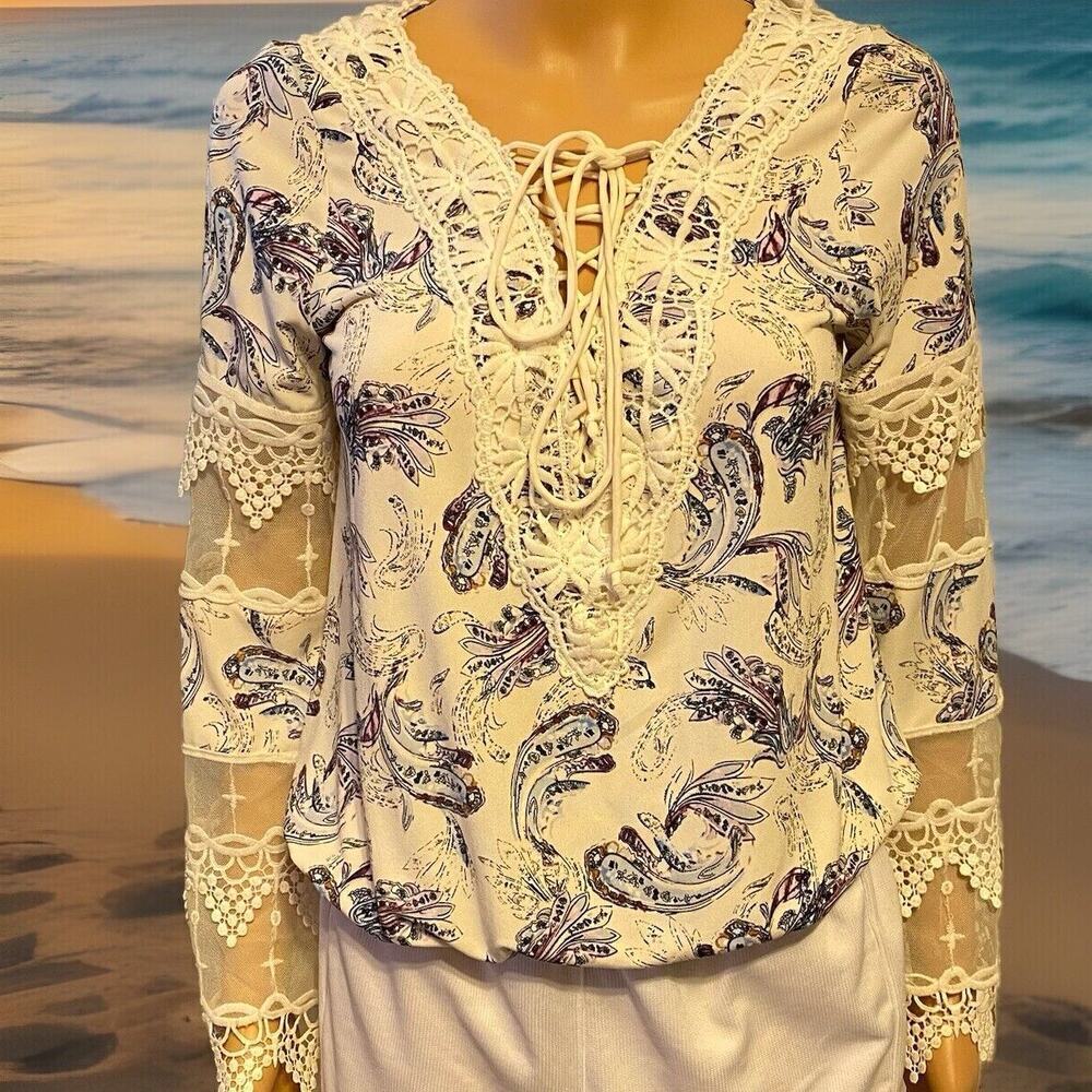 White House Black Market Tunic Top Blouse White Paisley Lace V-Neck Sz XS Fairy